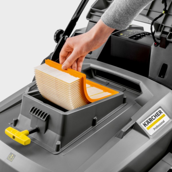 Фото - Підмітальна машина Karcher KM 70/30 C Bp 2SB (1.517-231.0)